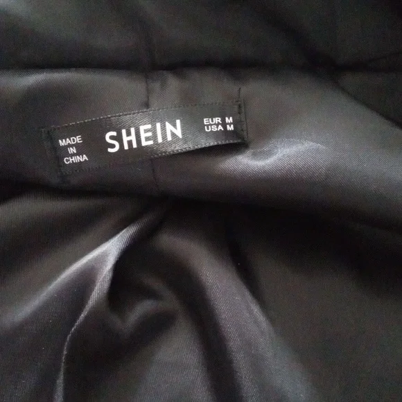 EUC! SHEIN Blackand white puffer vest - Picture 8 of 8